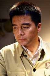 郭良（许亚军饰演）