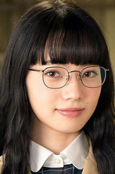 中野瞳（小松菜奈饰演）