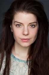 Katy（艾咪费欧‧爱德华兹饰演）