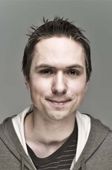 Martin Lavender（乔·托马斯饰演）