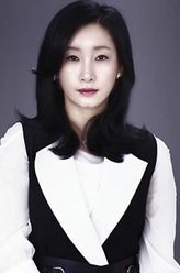 汪晴（秦海璐饰演）