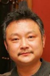 戚荣（欧阳奋强饰演）