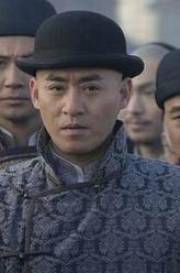 龙海生（修庆饰演）