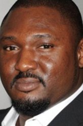 Abraham Kenyatta（侬索·阿诺斯饰演）