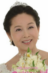 莫兴艾（李孝春饰演）
