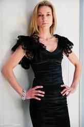 Lauren（佐伊·帕尔默饰演）