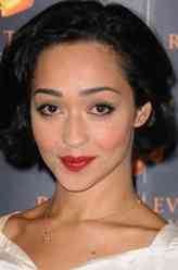 蕾娜（鲁丝·内伽饰演）