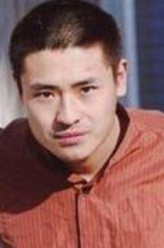 薛振东（曾肖龙饰演）