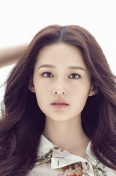 女编辑（李沁饰演）