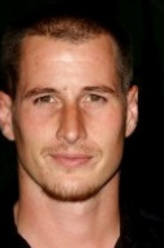 Dr. Drew Alister（布兰登·费尔饰演）