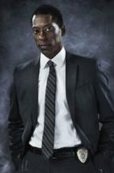 Frank Irving（奥兰多·琼斯饰演）