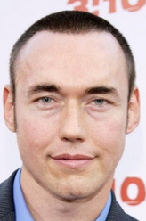 Vasiliy Fet（凯文·杜兰饰演）