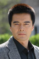贺南之（许亚军饰演）