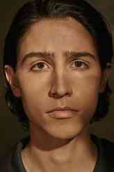 克里斯托弗·马纳瓦（洛伦佐·詹姆斯·亨里饰演）