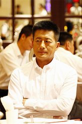 满堂洪（高曙光饰演）
