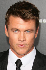 Ashley Stubbs（卢克·海姆斯沃斯饰演）