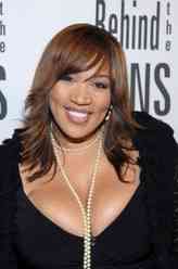 尤兰达（金·惠特利饰演）