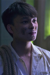 关郁全（邱爽饰演）