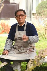 万宝国（李立群饰演）