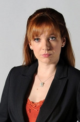 劳拉（凯瑟琳·帕金森饰演）