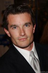 弗兰克·约翰·休斯（弗兰克·约翰·休斯饰演）