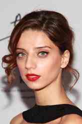 Clementine Pennyfeather（安吉拉·萨拉弗安饰演）