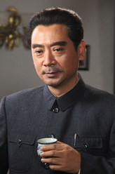 周恩来（刘劲饰演）
