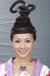 董明玥（何雁诗饰演）