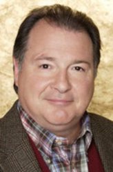 Dr. Taylor（凯文·杜恩饰演）