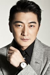 来双久（邵峰饰演）