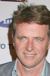 特白厄斯·葛莱森（艾丹·奎因饰演）