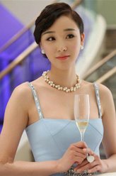 张曼迪（冯婧饰演）