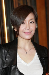 宛琇（伍咏薇饰演）