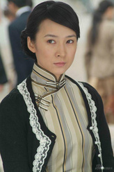 余铭真（尹媗饰演）