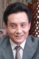 黄启民（王伯昭饰演）