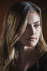 海莉（菲比·托金饰演）