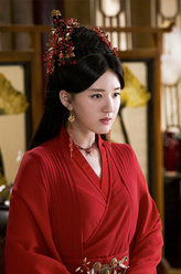 柳依依（赵露思饰演）