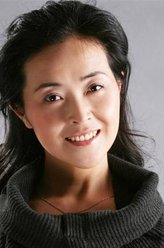 雷爱华（方晓莉饰演）