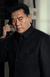 李茂才（李立群饰演）