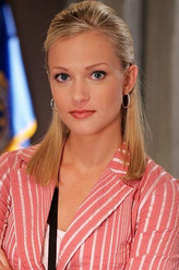 珍妮弗·让热（A·J·库克饰演）