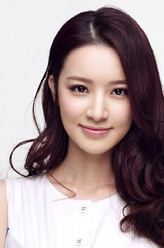 小树（梁婧娴饰演）