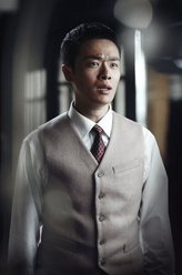 周鼎元（万思维饰演）