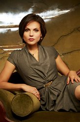 瑞金娜·米尔斯（拉娜·帕瑞娅饰演）