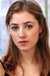 Molly Yoder（埃拉·雷·派克饰演）