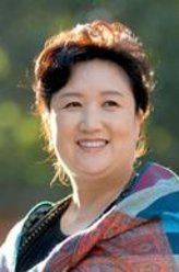 严建英（赵玲琪饰演）