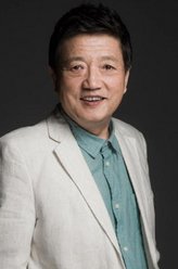 方父（秦焰饰演）
