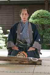 矶贝十郎左卫门（福士诚治饰演）