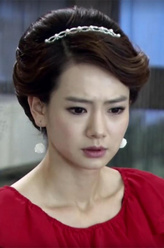 慕容海清（戚薇饰演）