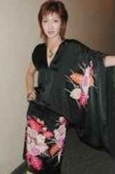 练霓裳（黄碧仁饰演）