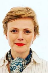 Sara Rowbotham（玛克辛·皮克饰演）